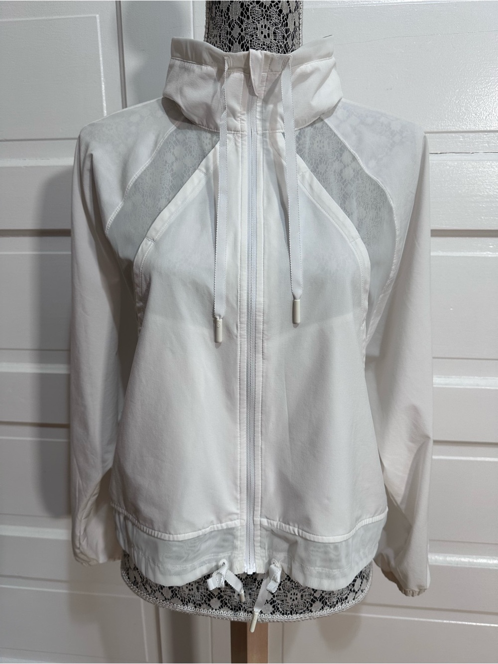 Lululemon Get Going Jacket Size 4 White Lightweight $128